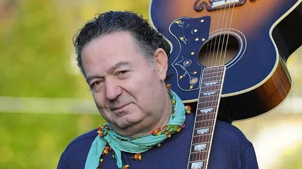 Kayahan: Türk Pop Müziğinin Romantik Kalemi ve Unutulmaz Şarkıları
